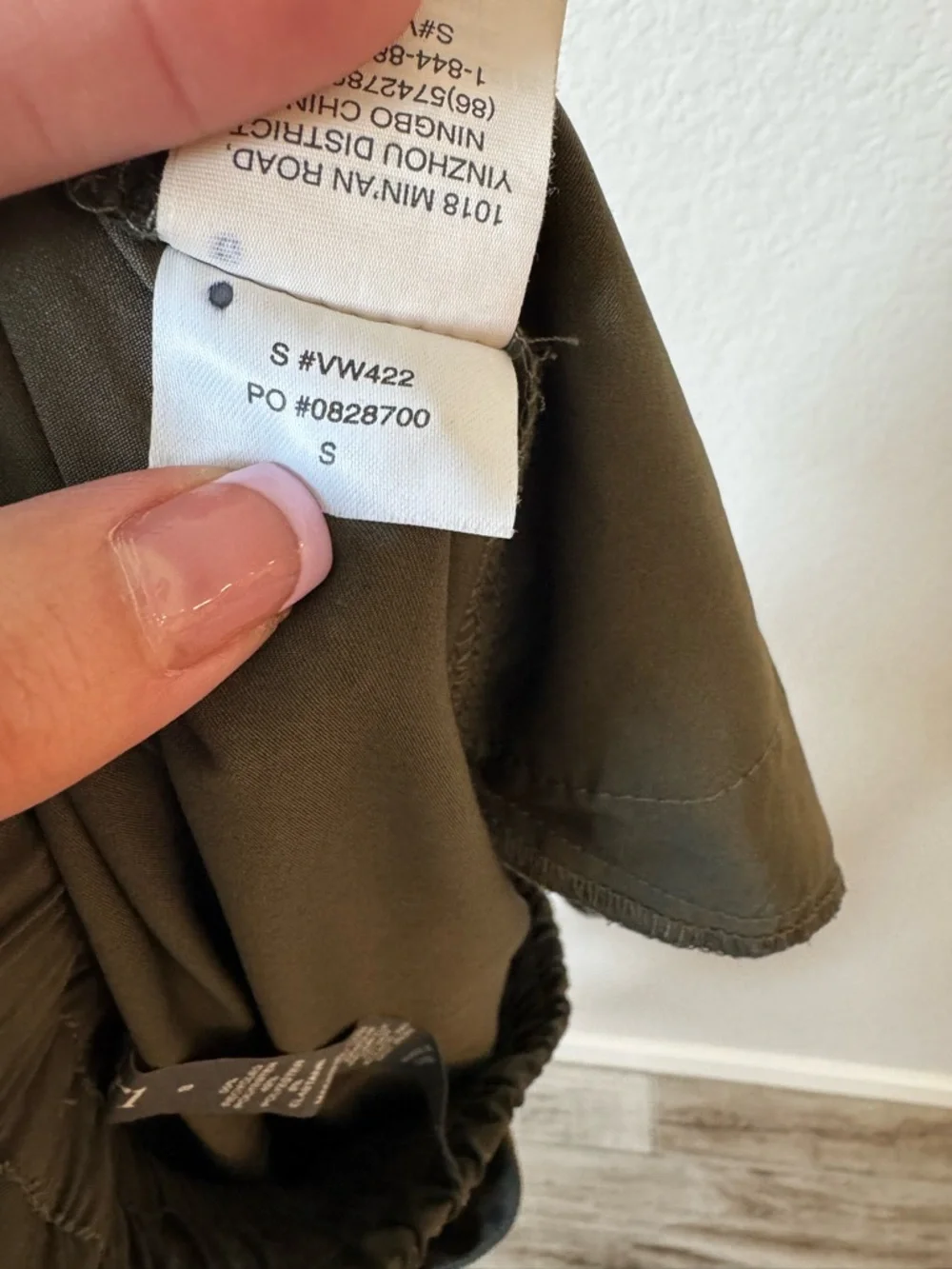 Vuori Women's Miles Jogger Size Small Oregano Green Like New - Picture 11 of 12